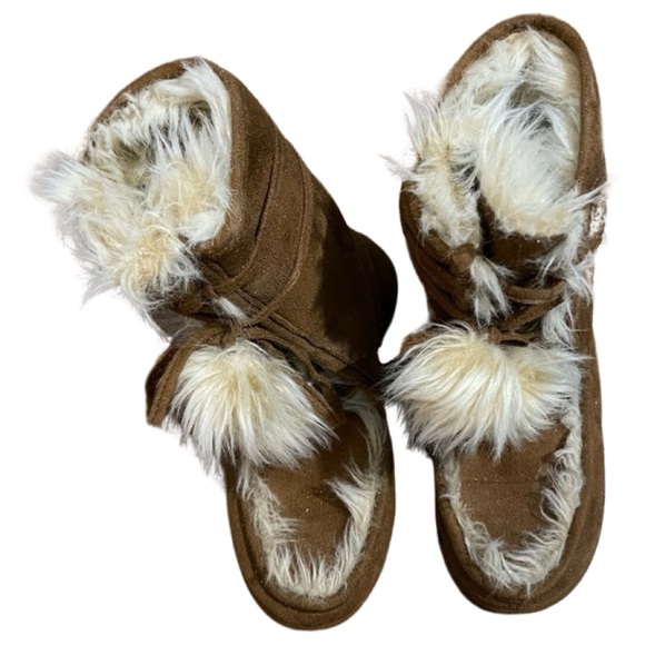 JESSICA SIMPSON || Slippers | Warm Faux Fur Indoor Boot Slippers || size M (7-8) - Picture 2 of 7